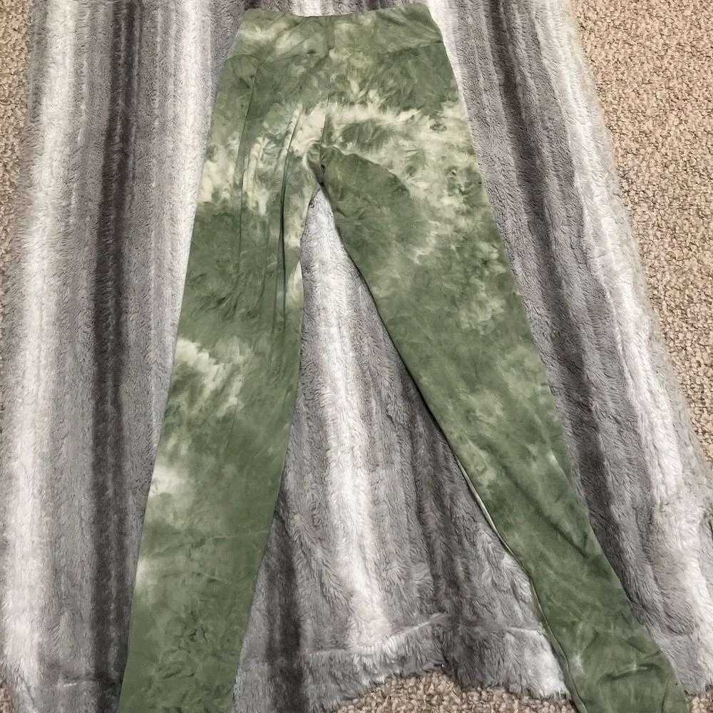 5/$50 Fashion Nova Sage Green Tie Dye Leggings Size Small